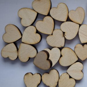 100 Kleine Herzen aus hellem Sperrholz - Perfekt zum Basteln, Dekorieren, Bemalen & als Geschenk - Vielseitige DIY-Deko - PUS Design